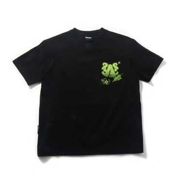 IZZVATI-噴漆字塗鴉繡短T-黑色