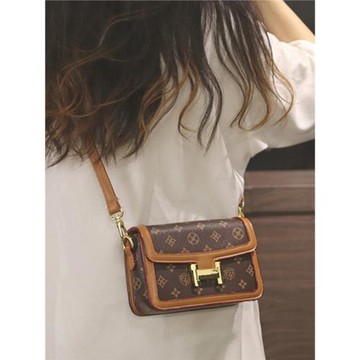 高級感小包包女2024新款夏季質感小眾超火印花斜挎港風單肩小方包