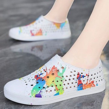 ins洞洞鞋男女夏季情侶防滑個性沙灘塑料涼拖運動透氣雨海邊度假