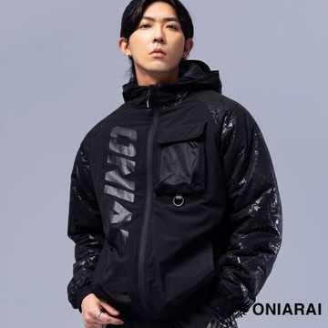 鬼洗 BLUE WAY – 都市遊俠滿版寬鬆連帽鋪棉外套(黑)