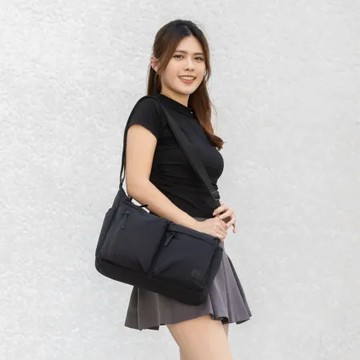 iBrand 輕柔SOFT多口袋斜背包 輕量防潑水尼龍(黑色)