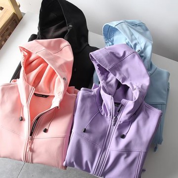 戶外防風防水！秋冬新款女士外貿運動休閑保暖連帽軟殼衣夾克外套