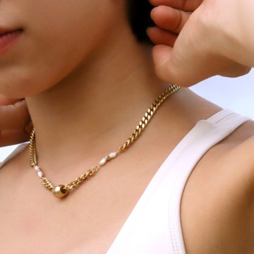 三疊紀岩層之下項鍊 | 黃銅編織鏈條珍珠點綴項鍊