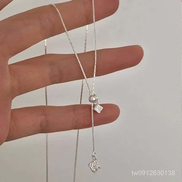 賣場滿150出貨🔥臺灣出貨🔥S925鍍銀紋理方塊項鏈女輕奢小衆ins高級感吊墜鎖骨鏈送女友禮物