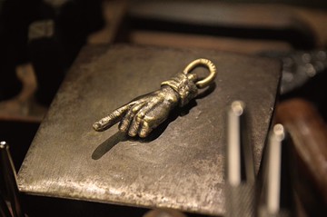 【METALIZE】Welcome 黃銅手指吊飾