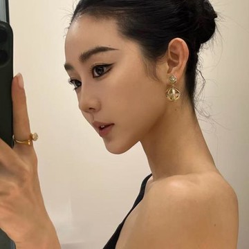 西太后字母球球耳墜2026新款爆款土星耳釘輕奢高級感朋克復古耳環