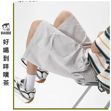 男生百搭五分褲 寬鬆休閒短褲 直筒寬版剪裁 日系復古男裝 美式街頭風格 學生夏季穿搭 修飾腿型短褲 大尺碼男褲