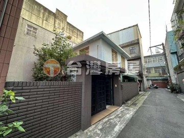 內壢前站大地坪透天 有前院花園及車庫可停共4台車｜桃園市中壢區成功路