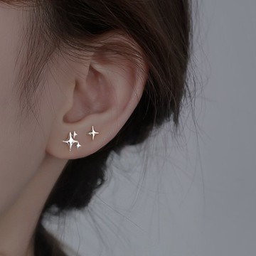 【Whomfor吳爾芙輕珠寶】小星星｜不對稱星星925純銀耳環(可改耳夾)