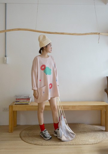 真的好可愛 粉粉手工純棉印花寬寬口袋上衣