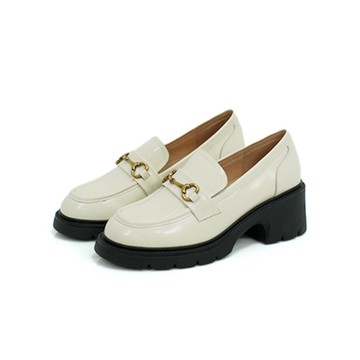viina 個性漆面真皮馬銜釦樂福厚底鞋-米白