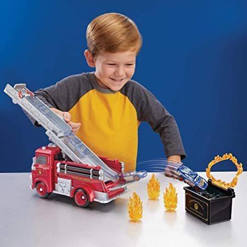 カーズ　カラーチェンジャー　チェンジ消防車　スタント＆スプラッシュレッド カーズカラーチェンジャーチェンジ消防車スタント＆スプラッシュ