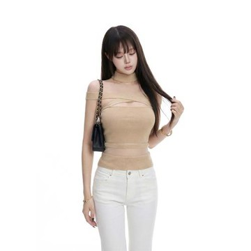WITHMIN 卡其色露肩鏤空短款T恤女2026夏季新款性感辣妹修身上衣