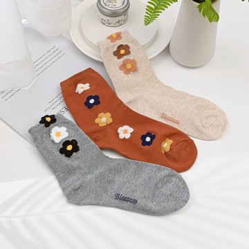 韓國襪五瓣花朵毛絨中筒襪-多色任選