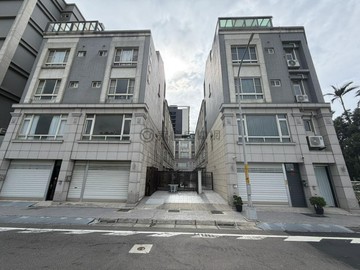 .南寮 | 屋齡7年 | 百坪電梯透天｜新竹市北區中清路一段