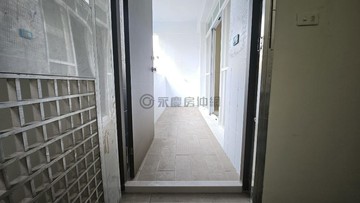 亞灣新區輕軌未來黃線翻新超大使用空間公寓｜高雄市苓雅區永平路