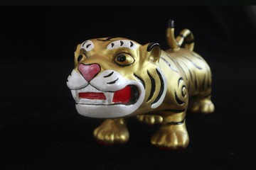 釩墉傳藝  【虎你好野】  會點頭的金虎爺