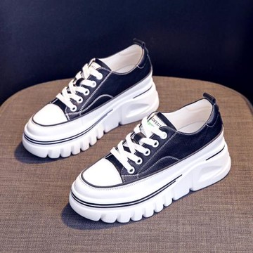 真皮內增高小白鞋女2025新款顯瘦厚底單鞋爆款百搭休閑輕便松糕鞋