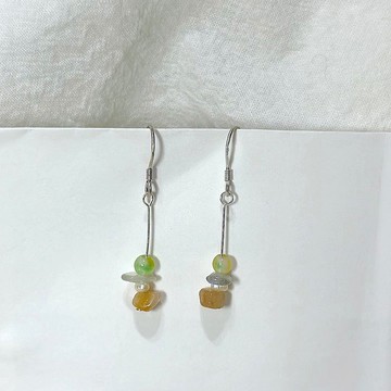 尋。不規則飄花玉 耳環