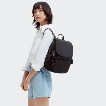 『猴子包』曜岩黑品牌經典圓標拉鍊掀蓋後背包-CITY PACK S