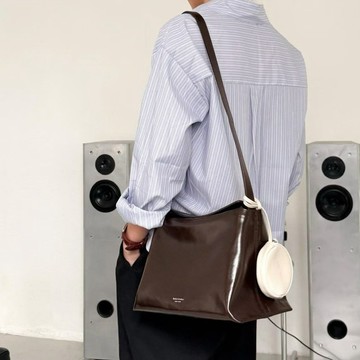 【Bucks&Leather】亮面磁吸枕頭側背包 -9.10收單