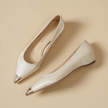 金屬鐵頭內增高單鞋女2025新款尖頭香檳色法式舒適平底不累腳女鞋