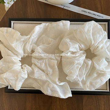 RIRI Shop｜隔日到貨｜韓系 溫柔奶白色布藝大腸髮圈 頭繩 優雅氣質馬尾髮繩 百搭頭飾