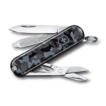 【Victorinox 瑞士維氏】瑞士刀 CLASSIC SD 7用刀 58mm-森林迷彩(0.6223.94)【墊腳石】