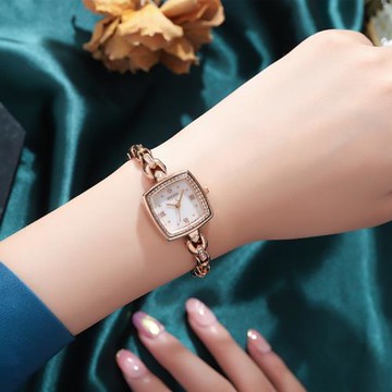 新款聚利時韓版手鏈女表潮流時尚小方形鋼帶復古石英學生手表氣質