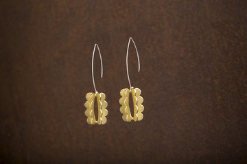 Upset / Upturn 鬍子小姐 轉 掛枝耳環 Drop Earring