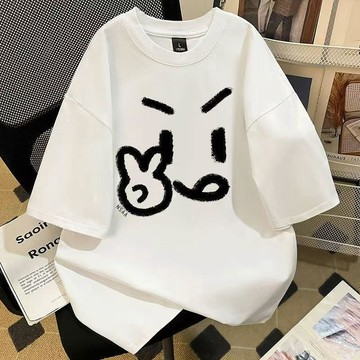 日系簡約風比耶表情純棉短袖 T恤 男 純棉 印花 寬鬆 落肩 圓領 百搭 韓系 透氣 夏季 休閒 日常 穿搭 男裝 上衣