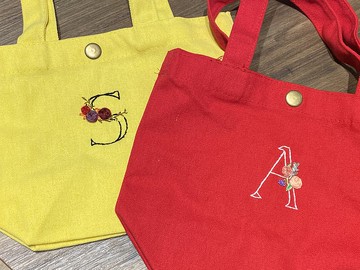 字母花卉刺繡提袋 客製化刺繡