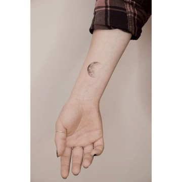 「月球」紋身貼紙 微刺青 輕紋身  經典 防水 星空 網美 可愛 IG 紋身貼 宇宙 小心機 超美 性感 文字 草寫