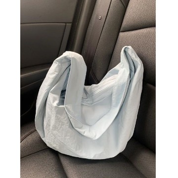 Bag House👜 【1.6萬人收藏】baby藍!韓版單肩斜挎餃子包尼龍布袋寬肩帶簡約複古大容量包包女