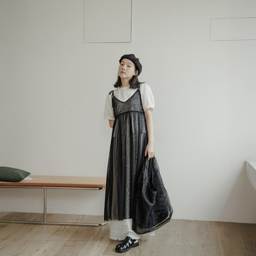 QUEENSHOP_ S 女裝 V領細肩綁帶網紗長罩衫 四色售 現+預 【01098914】
