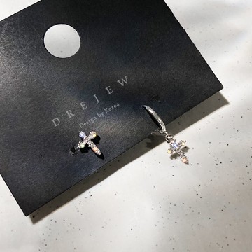 真金電鍍925銀針時尚個性耳環女不對稱鑲鉆十字架耳扣網紅潮耳飾