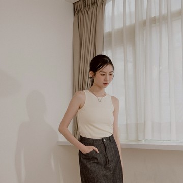 QUEENSHOP_ S 女裝 簡約削肩直條紋造型背心-米白 現+預 【01150437】