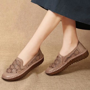 真皮軟底媽媽鞋中老年舒適老人涼鞋女新款洞洞鞋夏季老人鏤空鞋子
