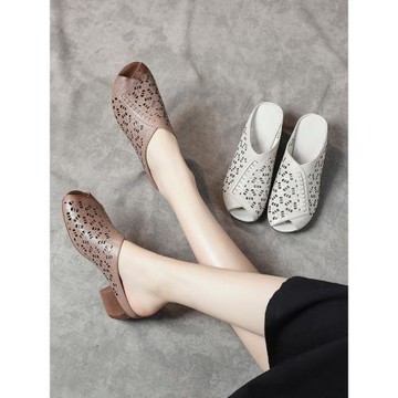 夏季2025新款真皮拖鞋女粗跟外穿復古涼拖時尚魚嘴民族風媽媽涼鞋