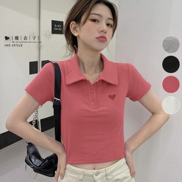 【QV5083】魔衣子-愛心刺繡POLO領短版上衣