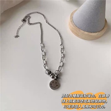 😊簡約百搭不規則小眾設計笑臉嘻哈風鎖骨練😊