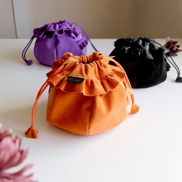 萬聖節顏色 採用大量絨面革製成的褶邊小袋　皮革荷葉邊小袋