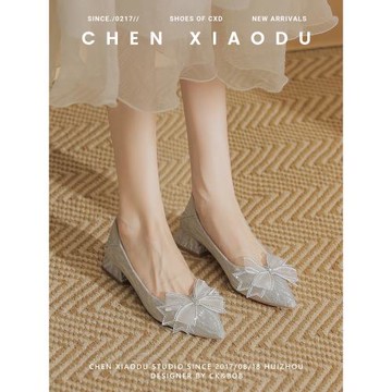 婚鞋秀禾婚紗兩穿赫本風新款蝴蝶結伴娘鞋水晶高跟鞋夏粗跟單鞋女