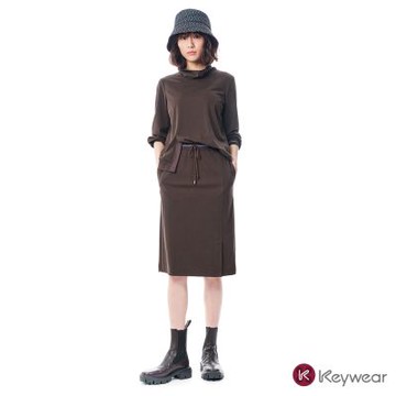 KeyWear奇威名品 前側開叉寬鬆休閒淨色中長裙(共2色)-咖啡色