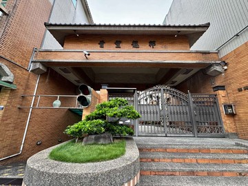 專任十甲商圈東英公園旁首望龍邦別墅四年唯一釋出｜台中市東區德興一街