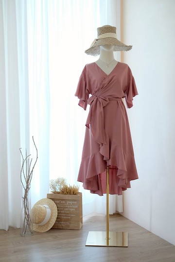 磚紅色連身裙，適合參加派對的連身裙，適合度假的連身裙，適合去海邊的連身裙