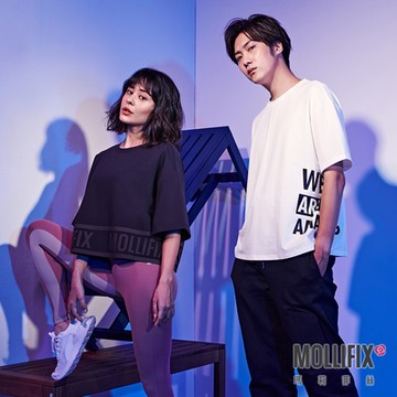 Mollifix 瑪莉菲絲 下擺LOGO寬版短袖上衣 (經典藍)