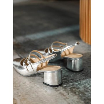 鞋遇銀色包頭涼鞋女粗跟扣帶2025春新款赫本風瑪麗珍鞋后空高跟鞋