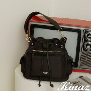 KINAZ 多袋輕量防潑水尼龍鏈帶肩背斜背變型束口水桶包-霧釉靜黑-柔霧系列