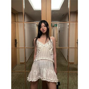 Up and on 小眾設計純欲微透性感辣妹吊帶裙芭蕾風花邊V領連衣裙